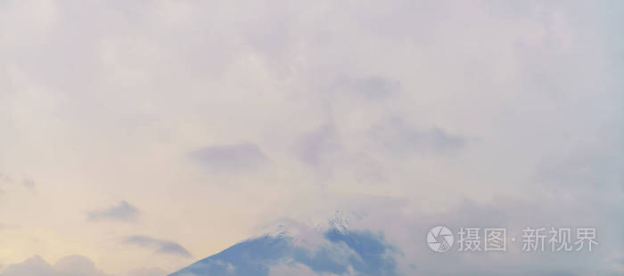云的富士山