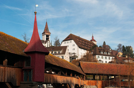 瑞士 施普罗伊尔大桥建议的细节，现存两个覆盖卢塞恩中世纪城市的木制的天桥