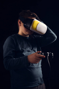 儿童体验虚拟现实图片