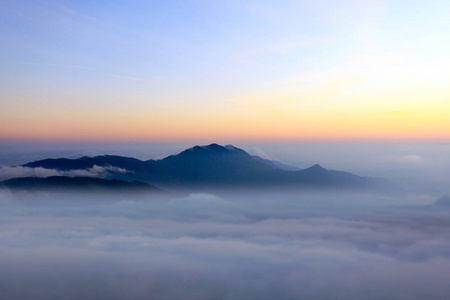 烟山日落