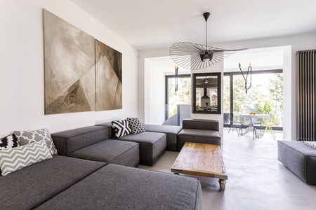 现代室与灰色的家具
