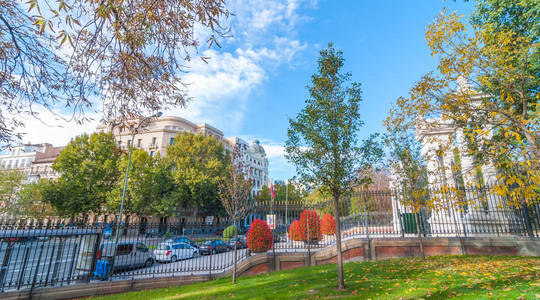 阿方索十二街从视图里面马德里市主要公园，Retiro 公园之一