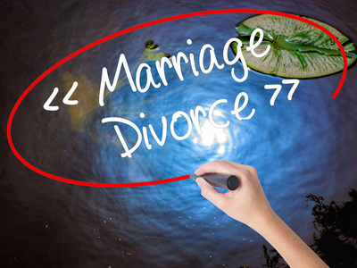 女人的手写作婚姻离婚与散光结束标记
