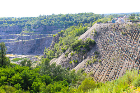 矿产资源在花岗岩采石场的提取