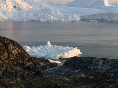 大冰山都融化在北极的世界图片