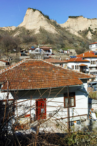 Melnik 镇和沙金字塔，苏格兰地区的全景视图