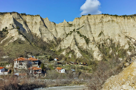 古代的 Melnik 镇，苏格兰地区附近的砂金字塔