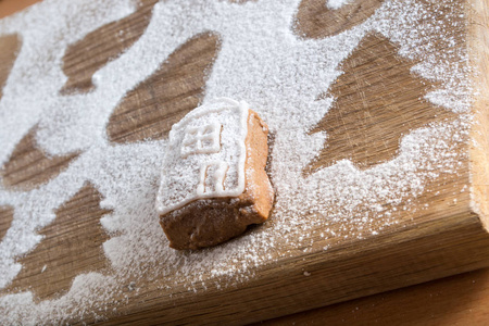 加糖的小姜饼饼干照片