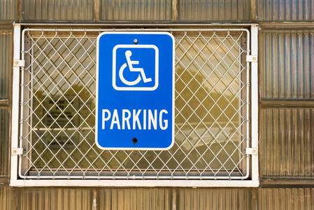 残疾人专用的停车标志