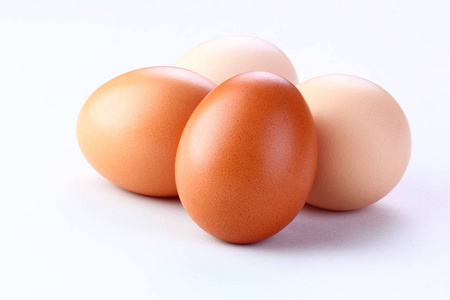 新鲜的鸡蛋孤立的白色背景