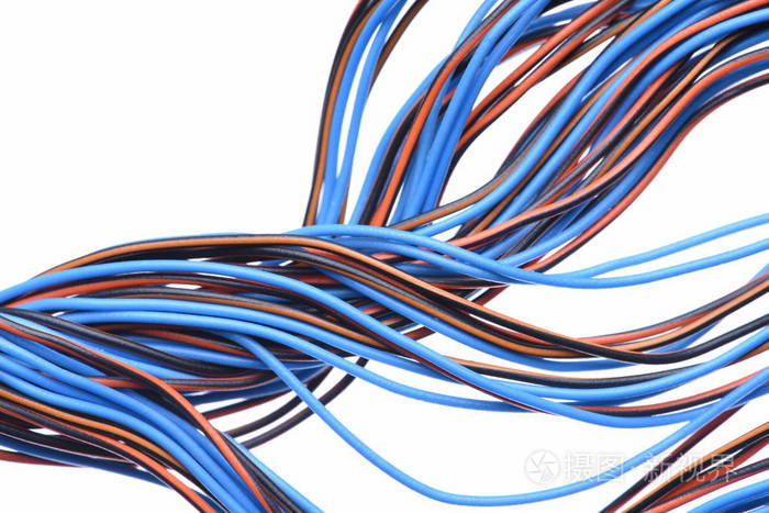 在白色背景上的计算机电缆