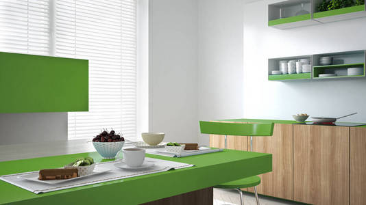 简约白色的厨房与木和绿色的详细信息，蔬菜