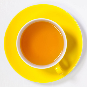 完美茶白色木制的桌子上的茶一杯完美照片