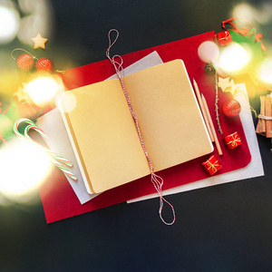 圣诞红笔记本为消息假期