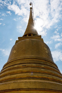 泰国寺庙与蓝蓝的天空