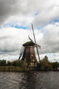 传统的荷兰风车图片