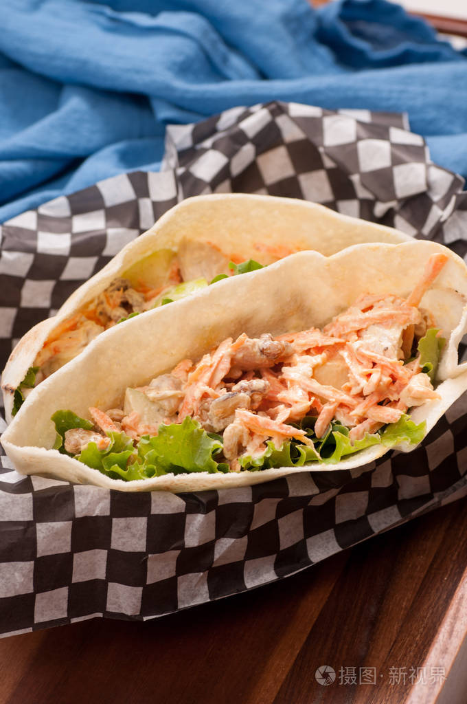 华尔道夫色拉启发鸡皮塔饼