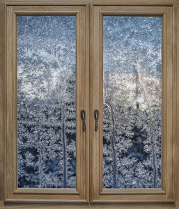 木制窗和磨砂玻璃霜纹