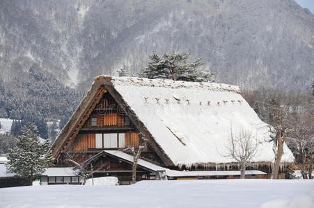 茅草屋雪景图片图片