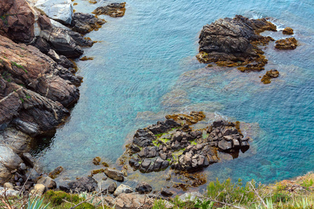 夏天岩石海岸