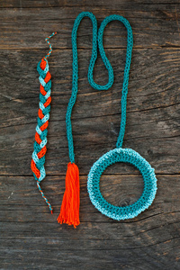 手工编织的项链
