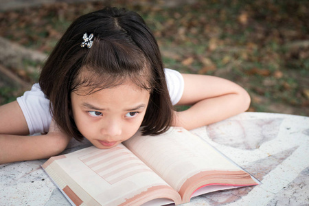 无聊的小孩图片