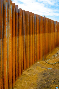 钢制挡土墙钢板桩用板桩墙照片