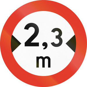 挪威的监管道路标志没有车辆超过 2.3 米宽