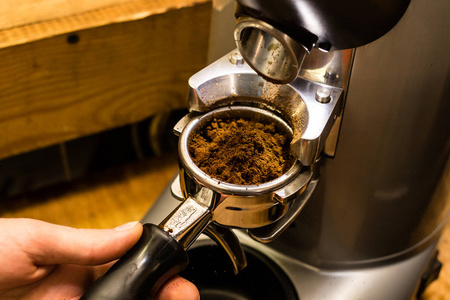 咖啡师问咖啡豆图片