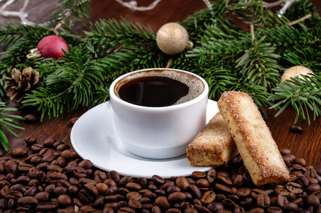 饼干和咖啡上圣诞装饰