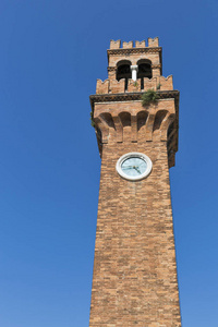 在意大利威尼斯穆拉诺岛的圣斯特凡诺广场的钟塔
