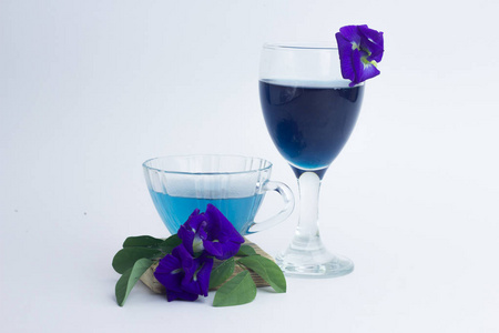蝴蝶豌豆汁和白色背景上的花图片