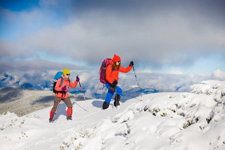 登山者是在雪上