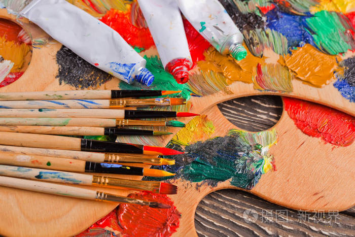 颜料和画笔的绘图