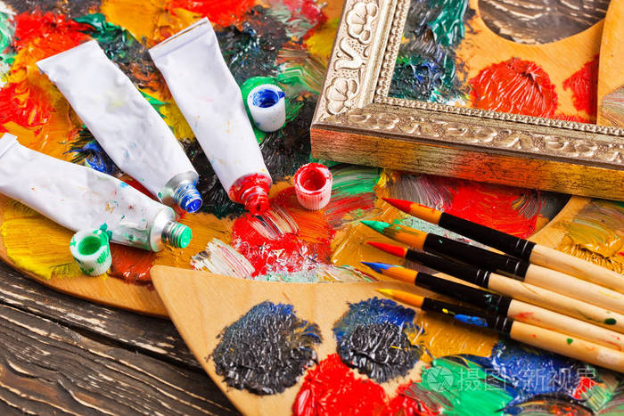 颜料和画笔的绘图