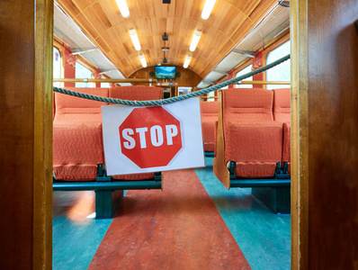 停车标志禁止访问火车车皮图片
