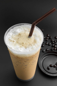 冰拿铁咖啡的咖啡豆图片