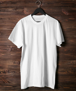 空白的白色 t 恤
