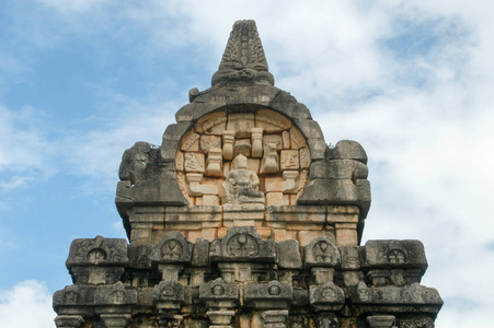 那烂陀寺 Gedige 寺，古代完整的石头建筑附近马塔