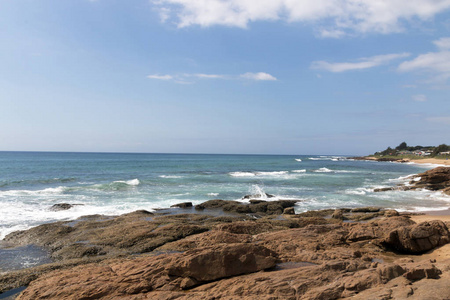 岩石的海岸线，防止海洋天空沿海景观
