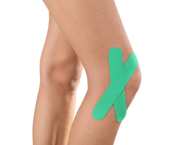 女性膝盖与生理磁带