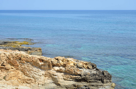 岩石在克里特海岸海