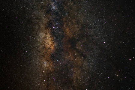 银河系恒星和空间尘埃的特写镜头