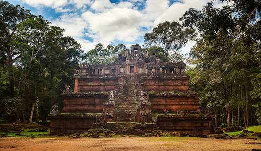 塔普伦寺坐落在雨林中的神秘废墟