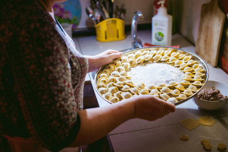 手板模型制作饺子在家里在厨房里