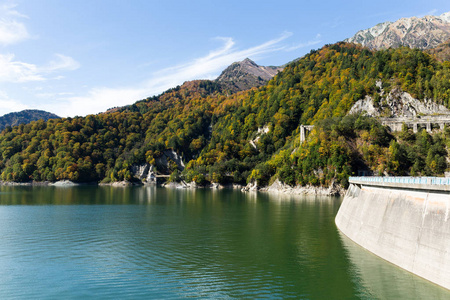 黑部水坝在湖