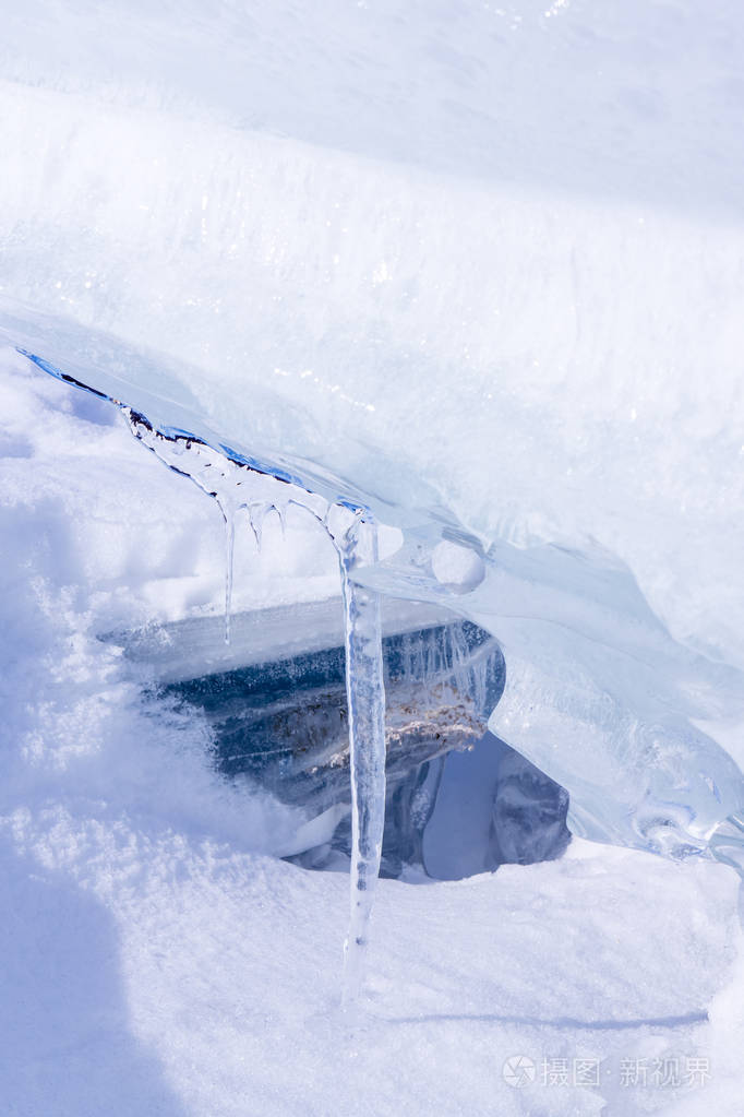 冬季冷冻西尔迪尔湖冰块的户外景观.卡尔斯