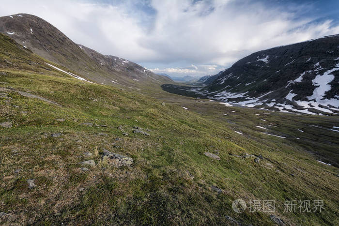 在瑞典北部苔原景观