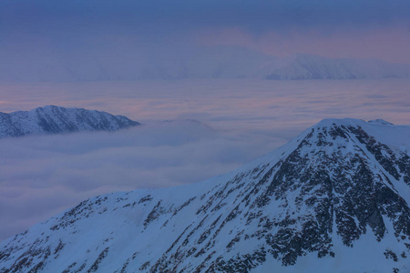 在冬天，罗马尼亚 Fagaras 山