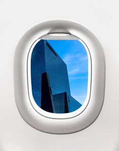 摩天大楼从飞机窗口的视图